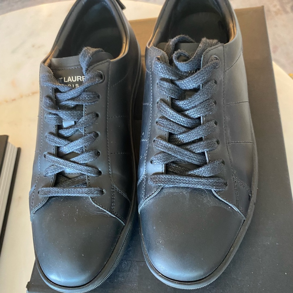 Saint Laurent Lips Patch Court
Classic Sneakers